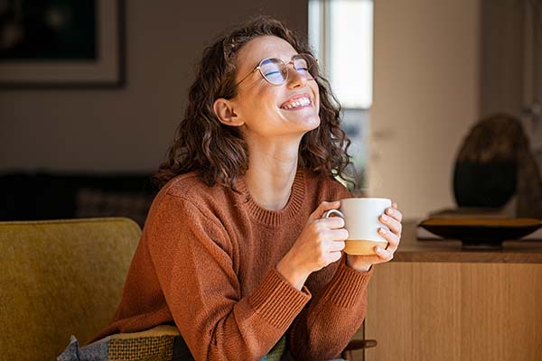 How A Dentist Uses Dental Bonding To Repair Teeth